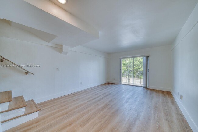 Building Photo - 1201 SW 42nd Ave