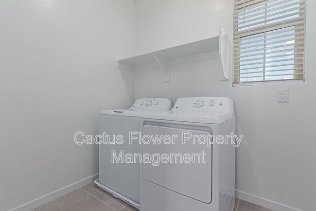 Building Photo - 4740 S Ferric