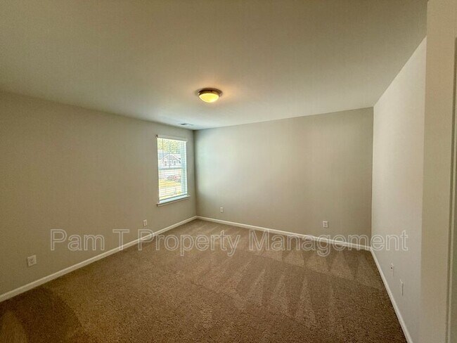 Building Photo - 103 Peabody St