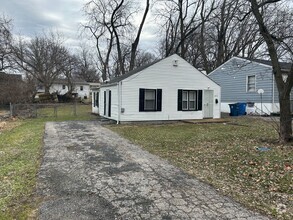 Building Photo - Charming home!