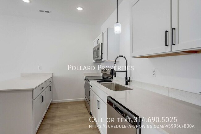 Building Photo - 901 Parkview Dr