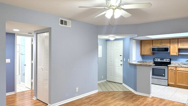 Building Photo - 1532 SE Royal Green Cir
