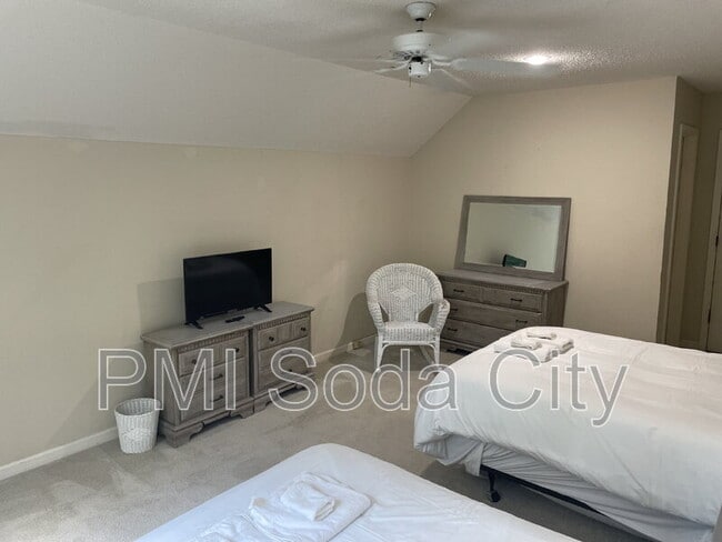 Building Photo - 10 Old Woodlands Ct