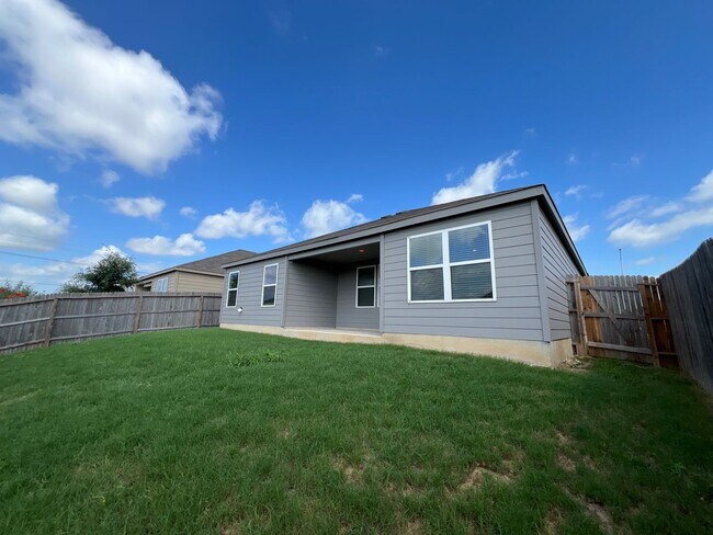 Building Photo - Wonderul 4/2 Single Story in White Wing, NBTX