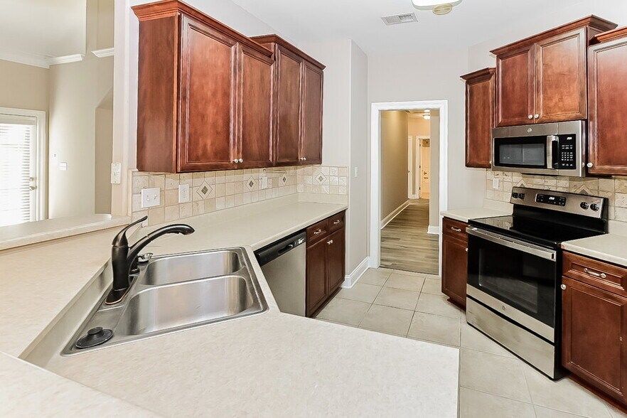 Building Photo - 3045 Roseleigh Dr