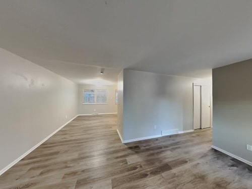 Building Photo - 7133 W Hinsdale Dr