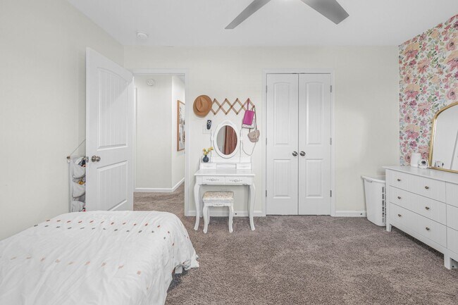 Building Photo - Pet Friendly Four Bedroom!