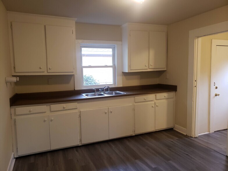 Building Photo - 43 Doe St