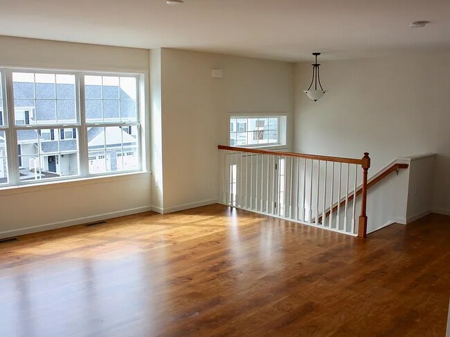 Building Photo - This bright & cheery luxury townhouse