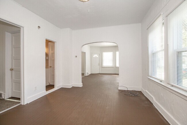 Building Photo - 2962 E 66th St