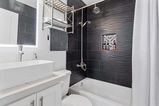 Building Photo - 2620 Arbor St