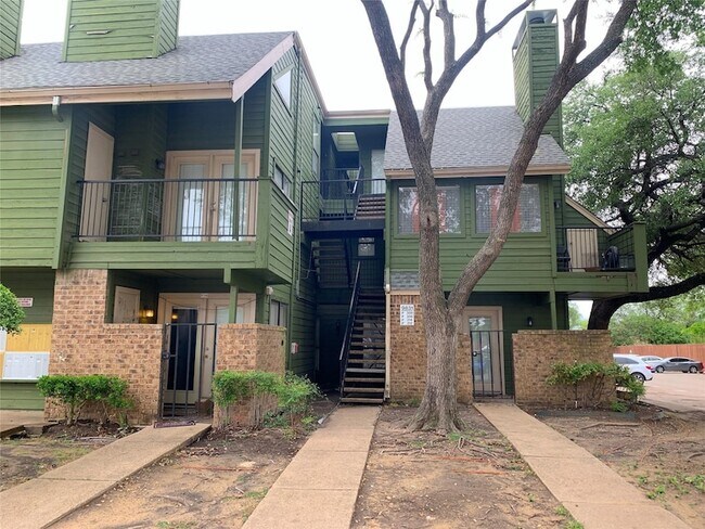 Building Photo - 9831 Walnut St