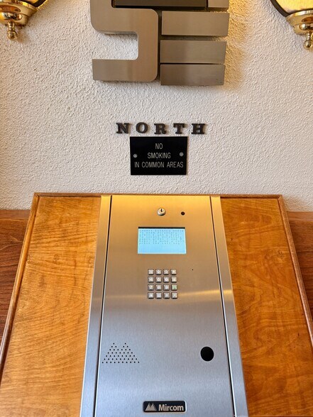 Building Photo - 1006 Paradise Rd