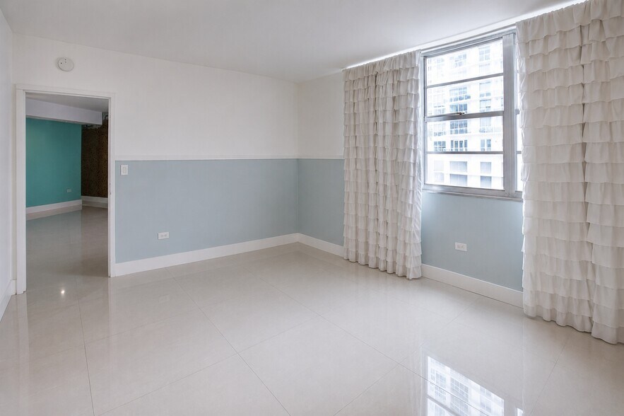 Building Photo - 825 Brickell Bay Dr