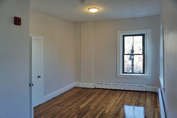 Building Photo - 119 Willow St