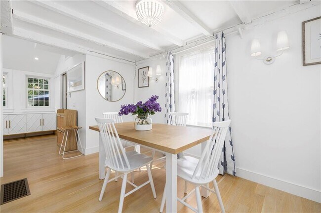 Building Photo - 36 William St