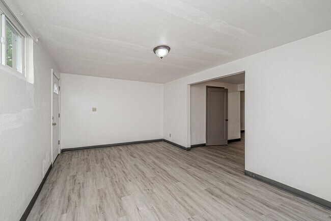 Building Photo - 411 W 5th St