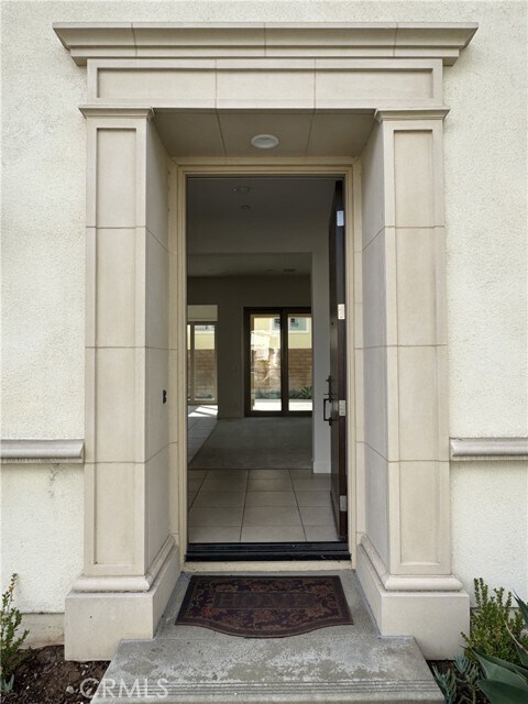 Building Photo - 66 Diamond Flats