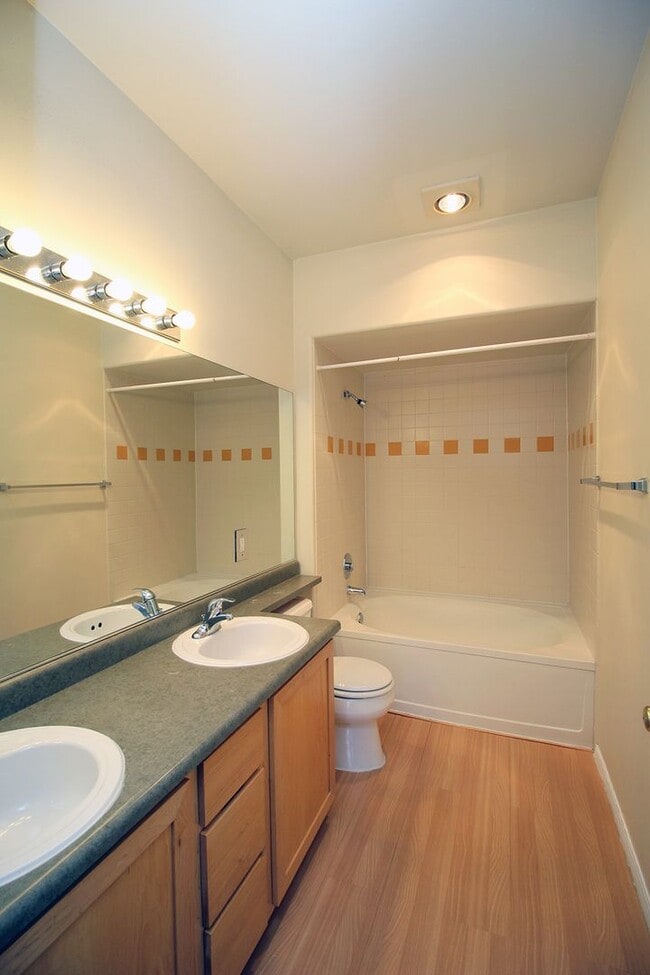 Building Photo - 1180 NE 63rd Way