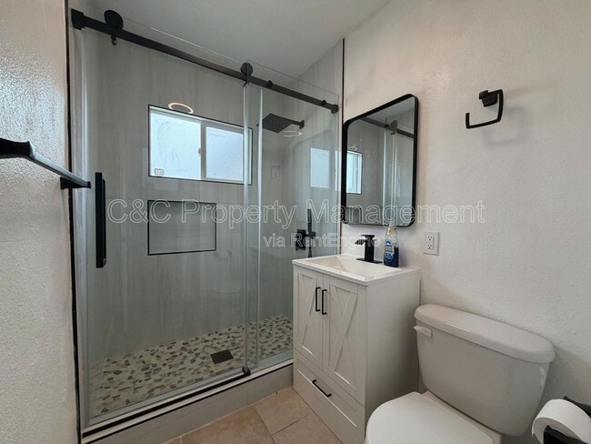 Building Photo - 1307 Pepper Tree Ln