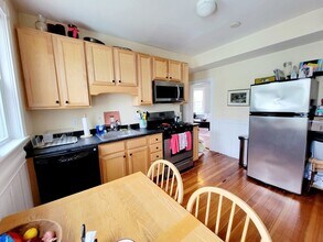 Building Photo - 86 Conwell Ave