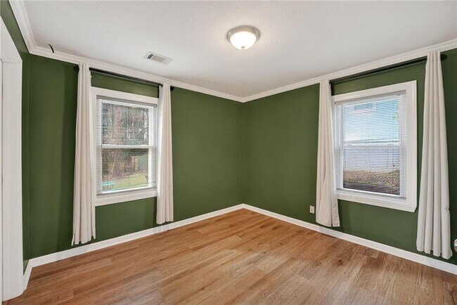 Building Photo - 871 Hargis St SE