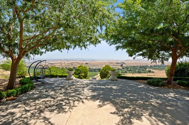 Building Photo - 14215 Killarney Dr