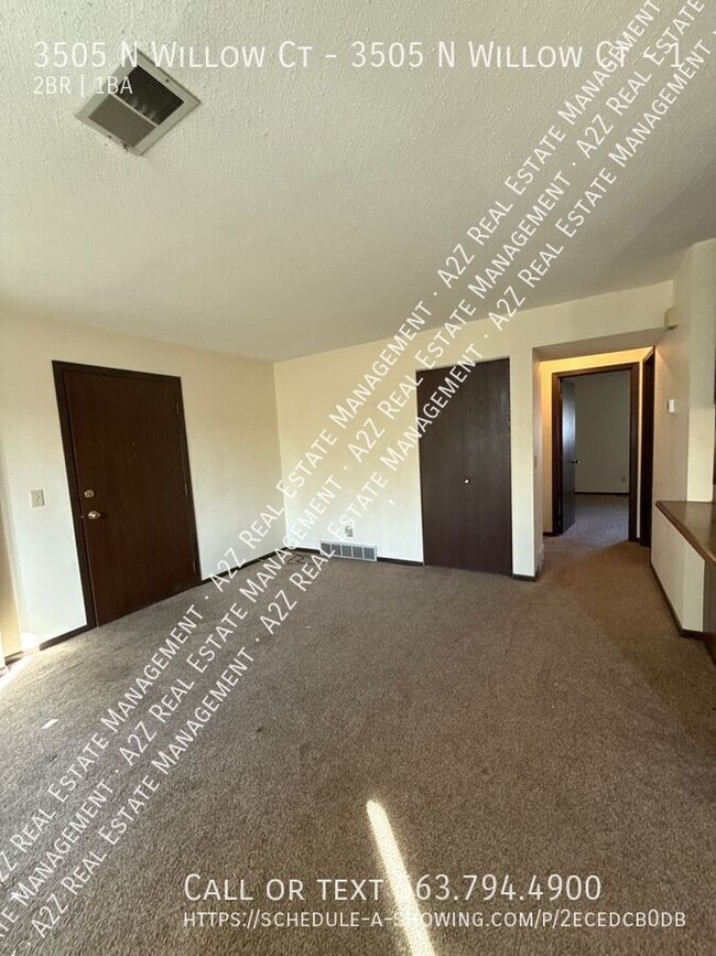 Building Photo - 2 bedroom, 1 bath move in ready- walking d...