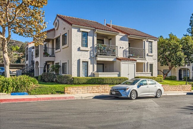 Building Photo - Spacious 1-Bedroom Condo with Modern Comfo...