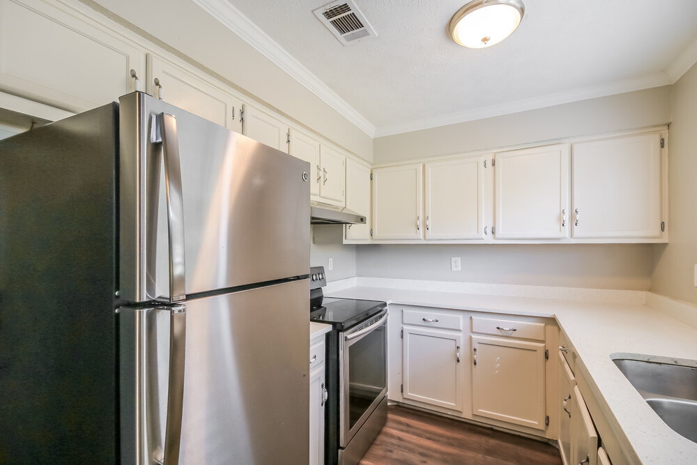 Building Photo - 9346 Woodknoll Way
