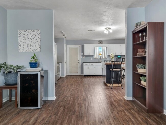 Building Photo - 1572 Cinnamon Bear Cir