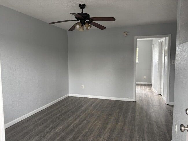 Building Photo - In Unit Washer/Dryer or Forced HVAC you choose! Updated interior - must see! Become the newest ne...