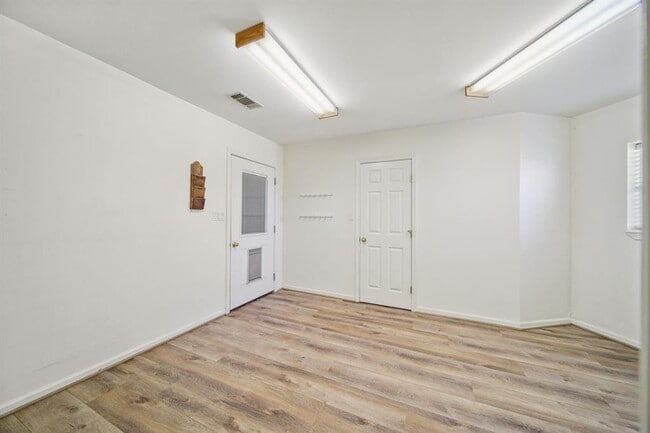 Building Photo - 15502 Kitty Hawk Dr