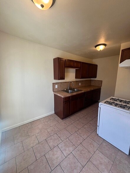 Building Photo - 1024 1/2 W 65th St