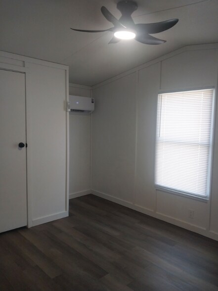 Building Photo - 315 Old Valley Rd