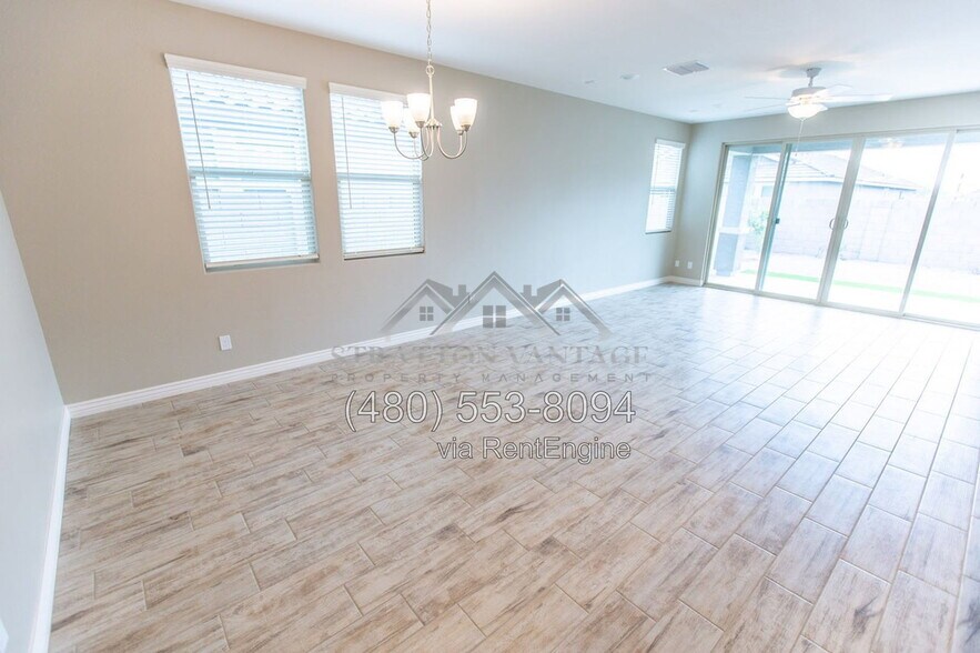 Building Photo - 15249 W Latham St