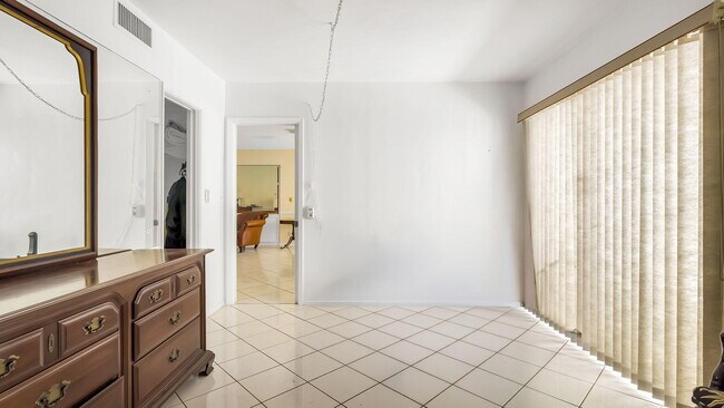 Building Photo - 3304 SE 11th St