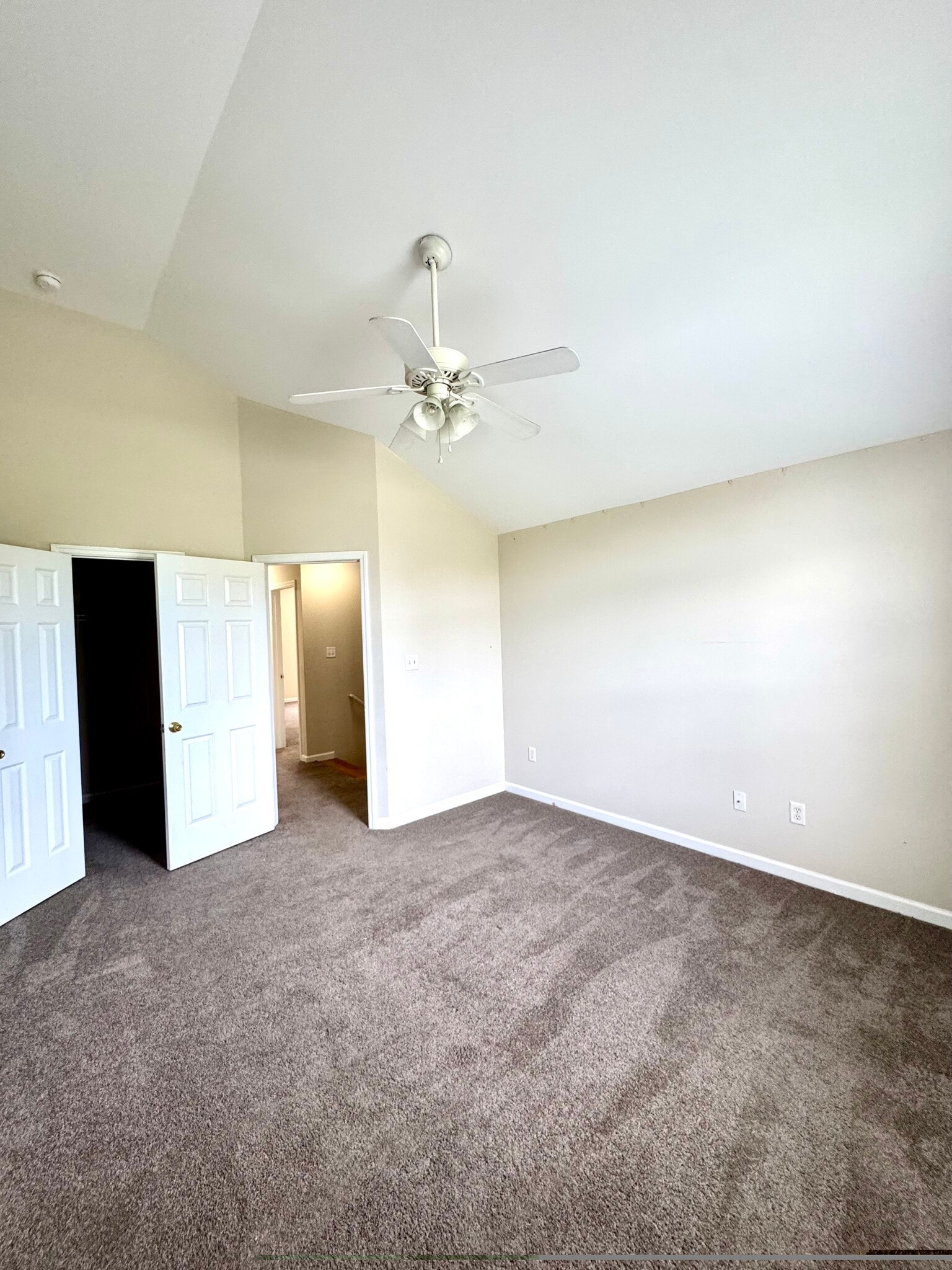 Building Photo - 641 Hampton Way