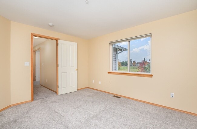 Building Photo - 4311 NE 9th Pl