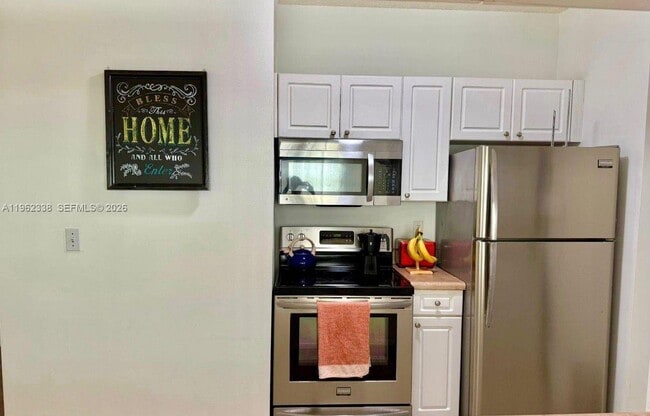 Building Photo - 17145 N Bay Rd