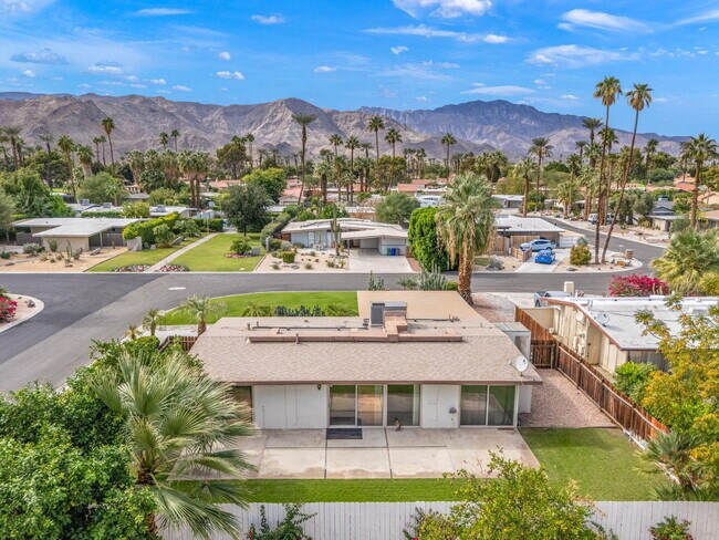 Primary Photo - 71996 Vista Del Rio