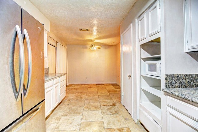 Building Photo - 6615 Briar Terrace Dr