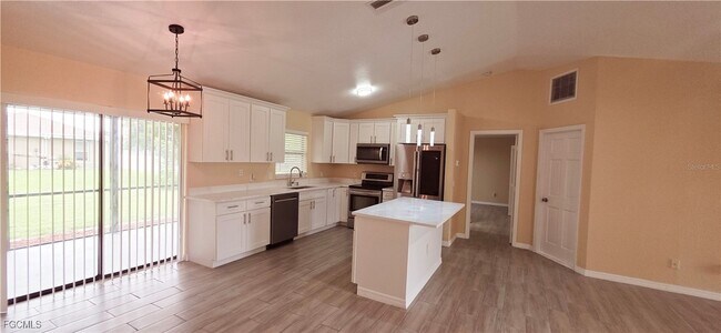 Building Photo - 930 SW 34th St