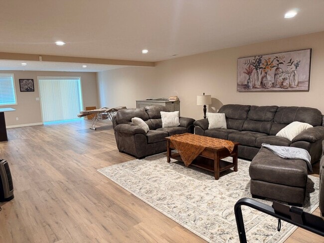 Building Photo - Home For Rent Elkhorn