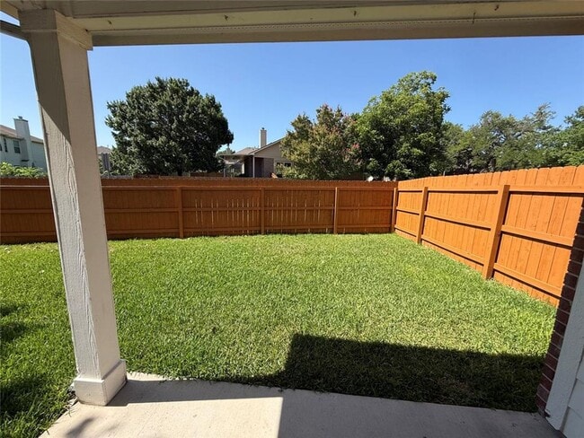 Building Photo - Beautiful 3 bed 2 bath house on corner lot
