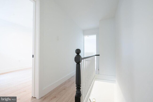 Building Photo - 170 Markle St