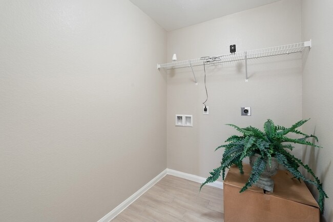 Building Photo - 1001 Strawberry Ridge Dr