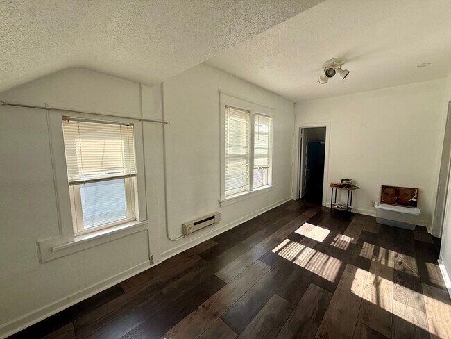 Building Photo - 525 Porter St
