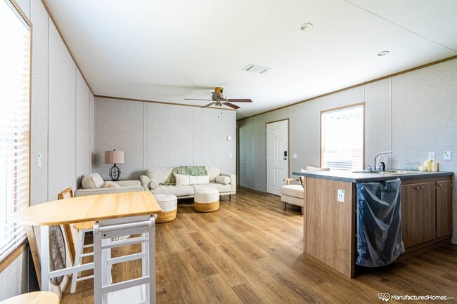 Building Photo - 160 Forrest Ave