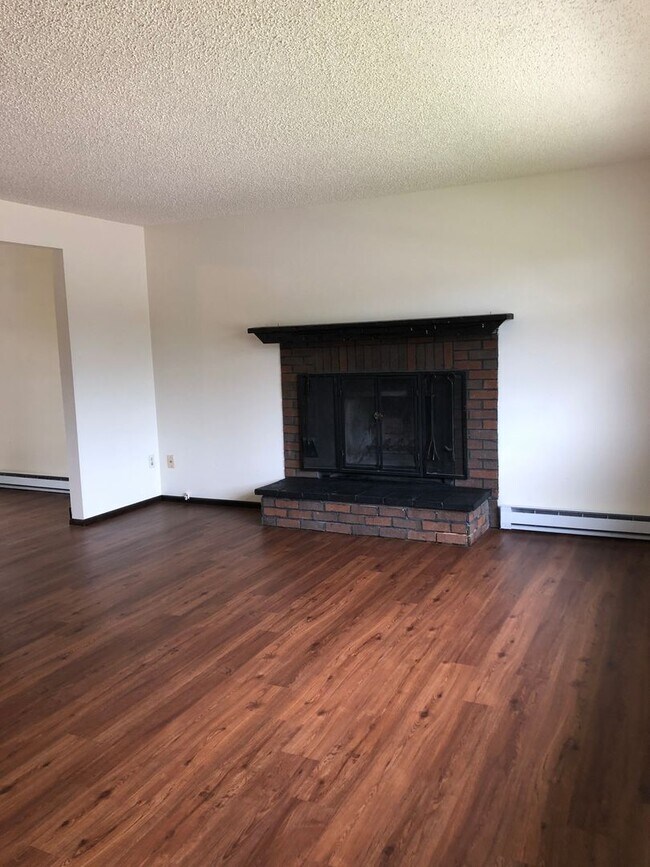 Building Photo - 15102-15104 E Rich Ave